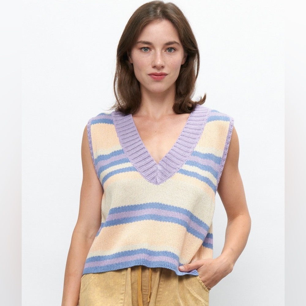 NEWBURY KUSTOM NWT Pastel Sleeveless Knit Vest V Neck | Medium